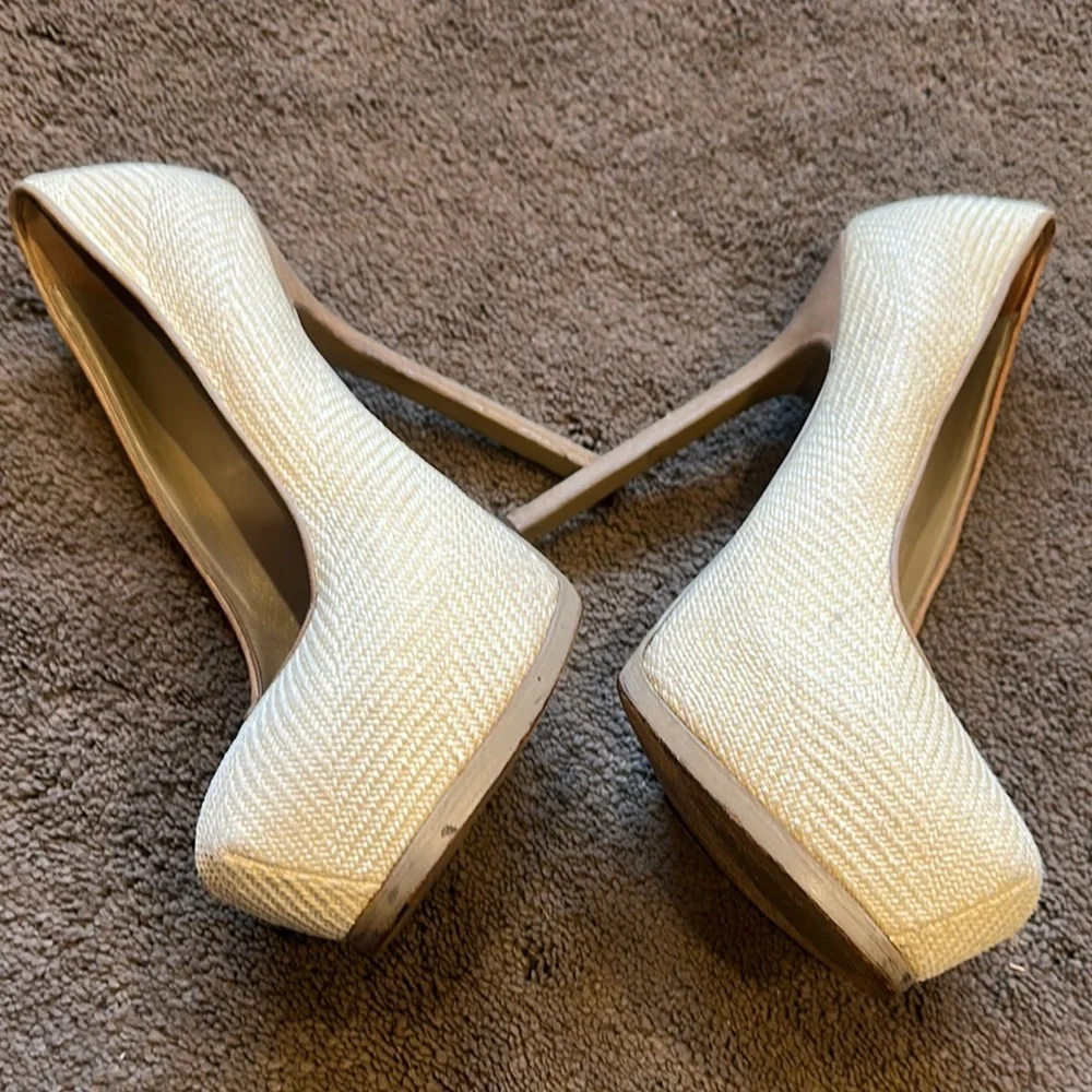 Yves Saint Laurent Women's Cream Pumps - Authentic - Picture 8 of 12